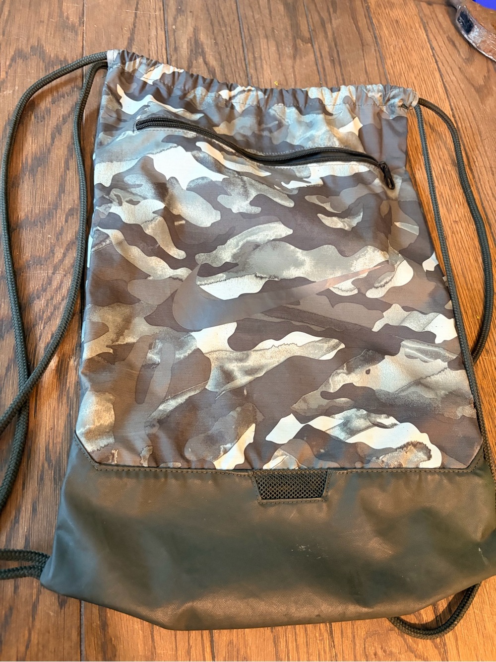 Nike Camo Drawstring Backpack - Olive Green & Brown